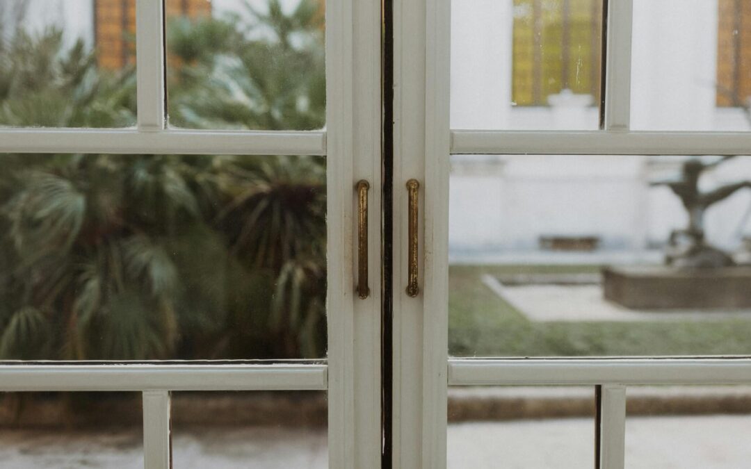 Cracked or Foggy Glass? Signs It’s Time to Consider Door Glass Replacement
