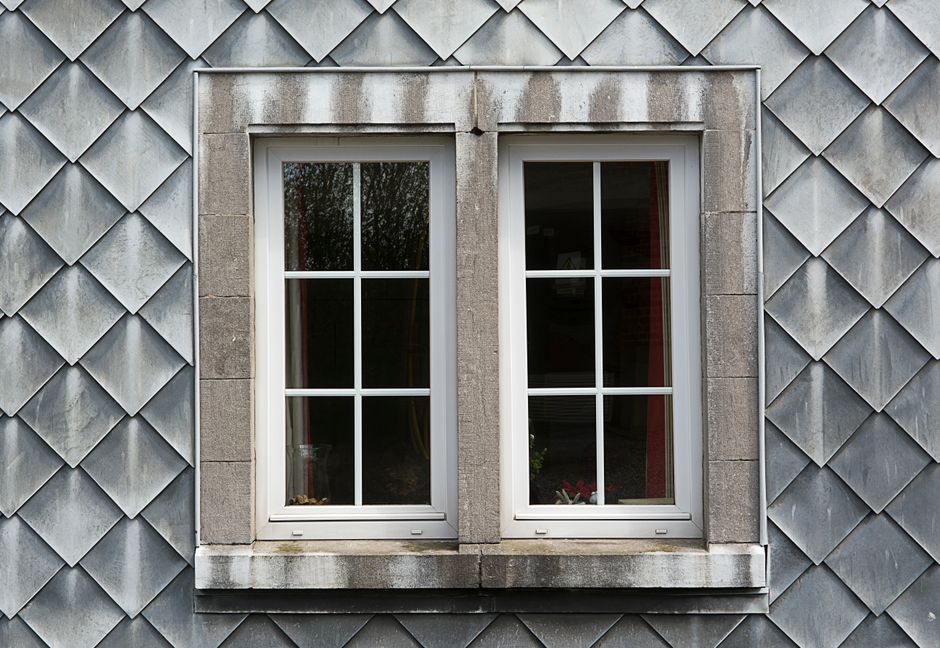 Window Seal Replacement Experts: Who to Call When Your Panes Go Foggy